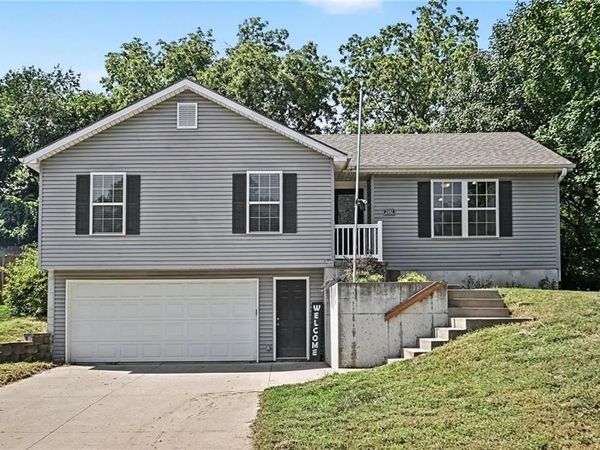 2402 Shirley Drive, St Joseph, MO 64503