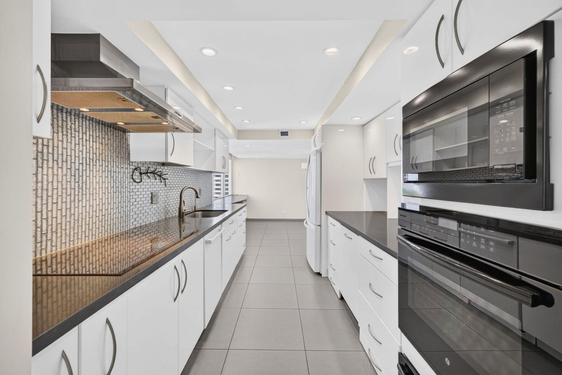 777 Bayshore Drive, Unit 701, Fort Lauderdale, FL 33304 Photo