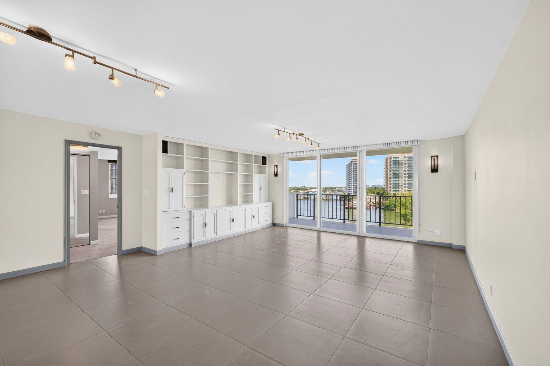 777 Bayshore Drive, Unit 701, Fort Lauderdale, FL 33304 Photo
