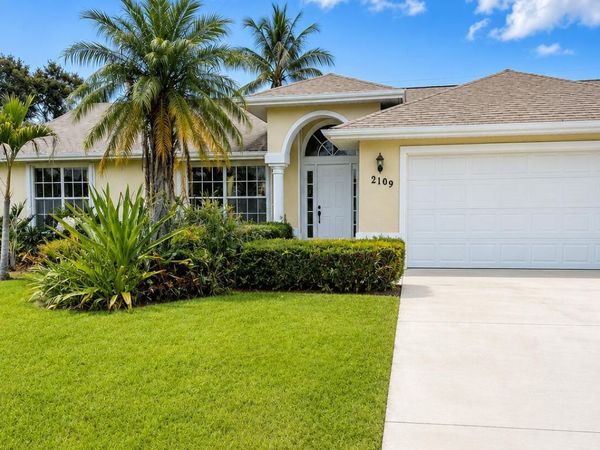 2109 SE Genoa Street , Port St Lucie, FL 34952