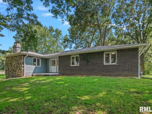 10086 Wics Road, Dawson, IL 62520