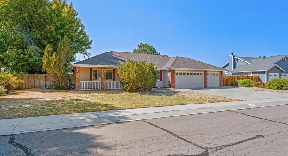 2872 Sierra Manor Drive, Minden, NV 89423 Photo
