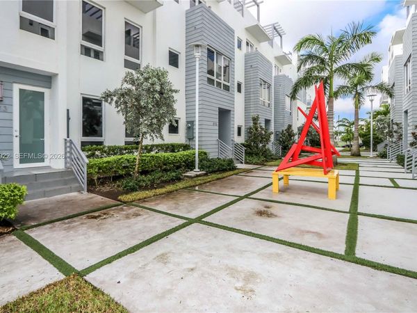 9123 NW 33rd St , Doral, FL 33172