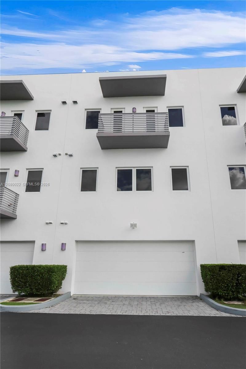 9123 NW 33rd St, Doral, FL 33172 Photo