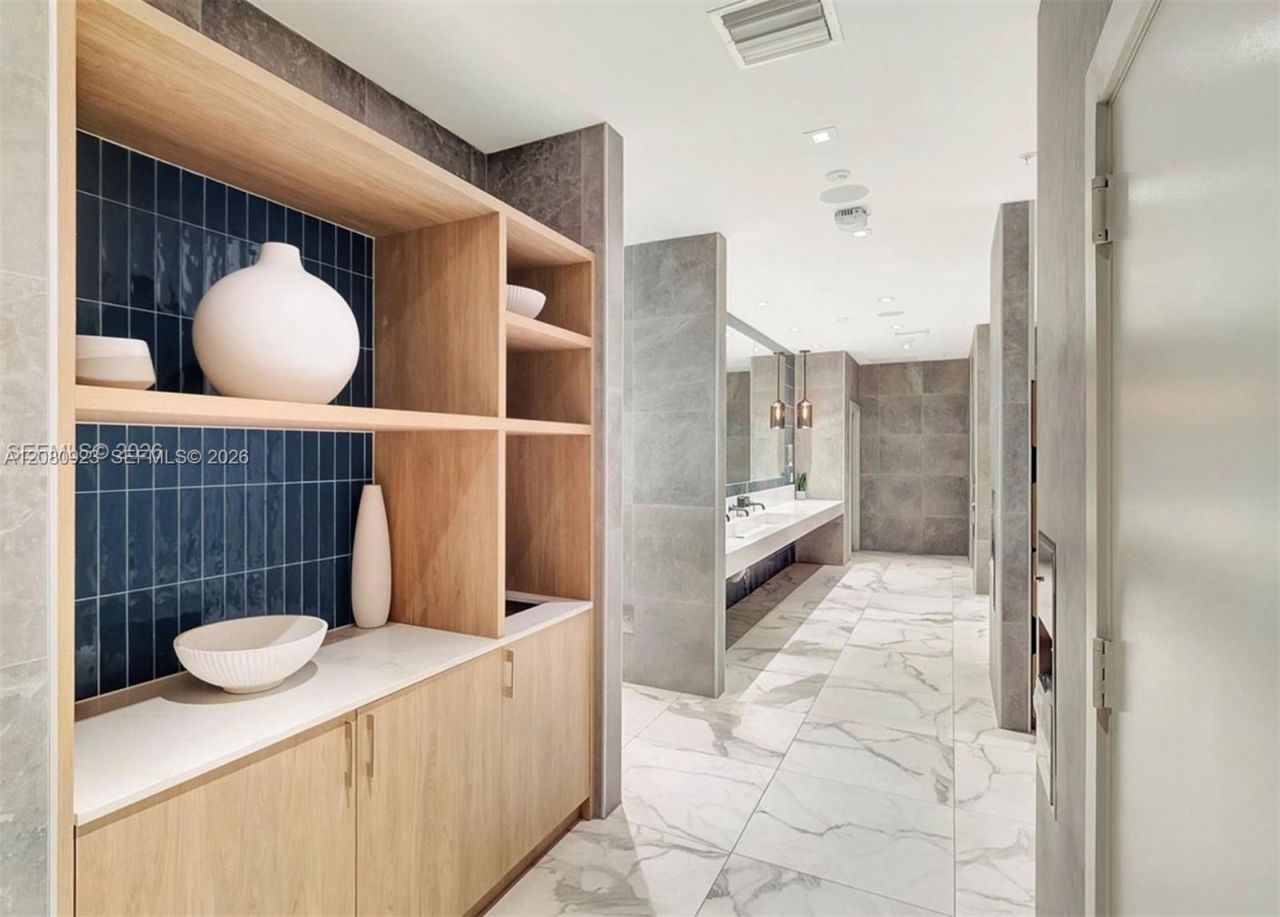 90 SW 3rd St , Unit 2210, Miami, FL 33130 Photo