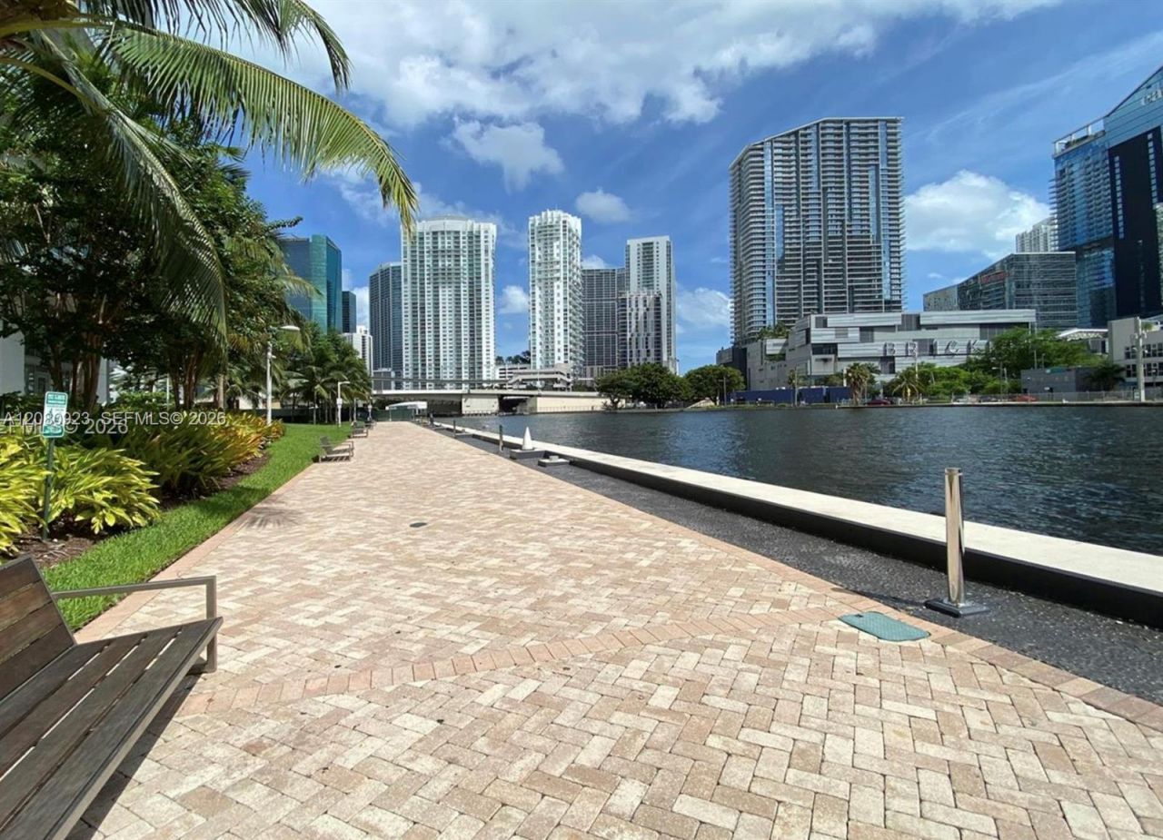 90 SW 3rd St , Unit 2210, Miami, FL 33130 Photo