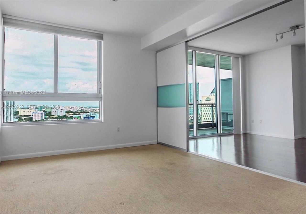 90 SW 3rd St , Unit 2210, Miami, FL 33130 Photo