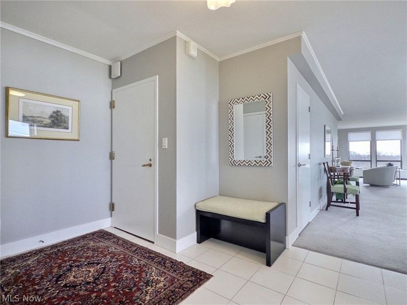 1 Bratenahl Place, Unit 1009, Bratenahl, OH 44108 Photo 2