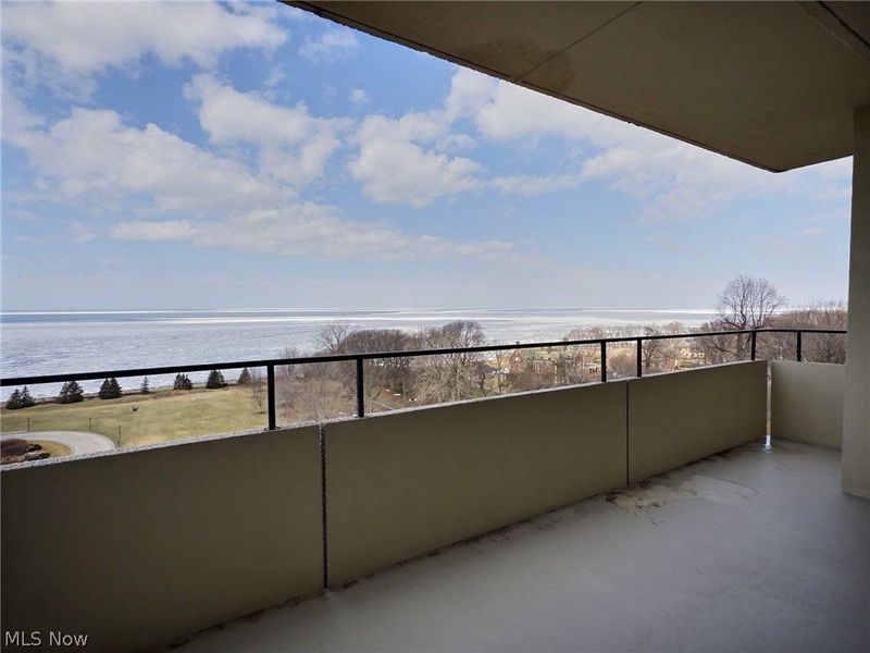1 Bratenahl Place, Unit 1009, Bratenahl, OH 44108 Photo 4