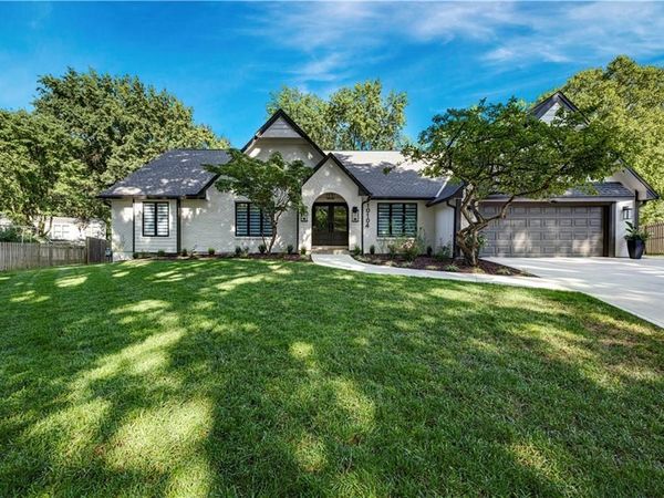 10104 Hemlock Drive, Overland Park, KS 66212