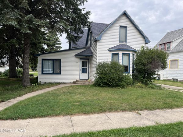 111 HARRIS Avenue N, Park River, ND 58270
