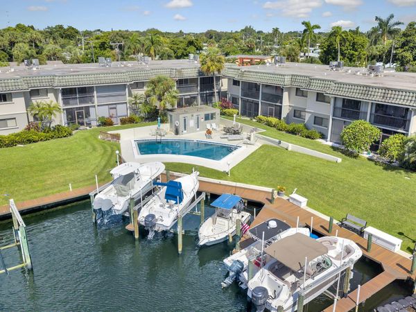 326 Northlake Drive, Unit 201, North Palm Beach, FL 33408