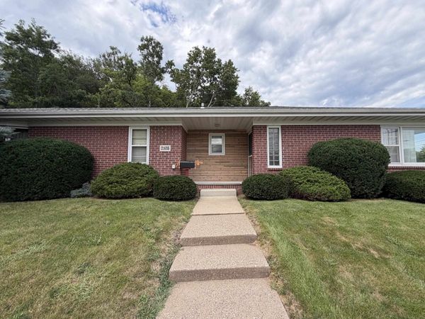 2105 Roosevelt Street, Dubuque, IA 52001