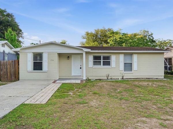 1514 CREST AVENUE , LEESBURG, FL 34748