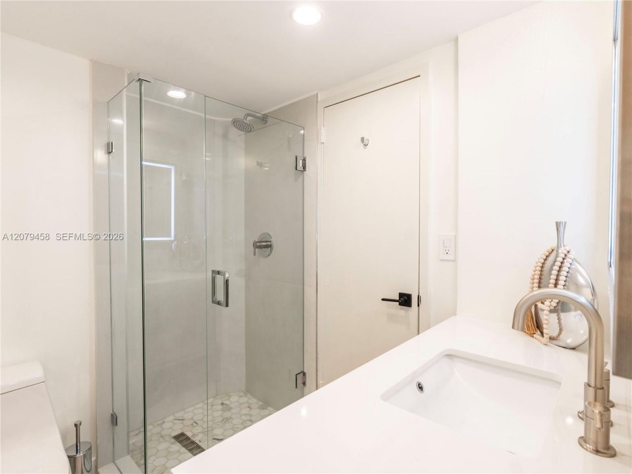 5701 Collins Ave, Unit 307, Miami Beach, FL 33140 Photo