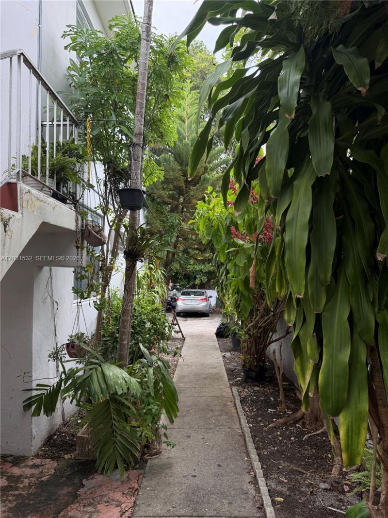 1045 SW 4th St, Unit 2, Miami, FL 33130 Photo