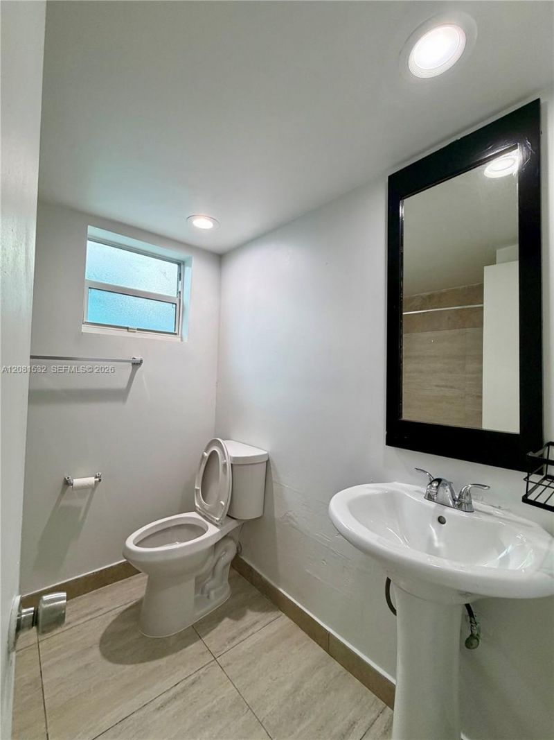 1045 SW 4th St, Unit 2, Miami, FL 33130 Photo