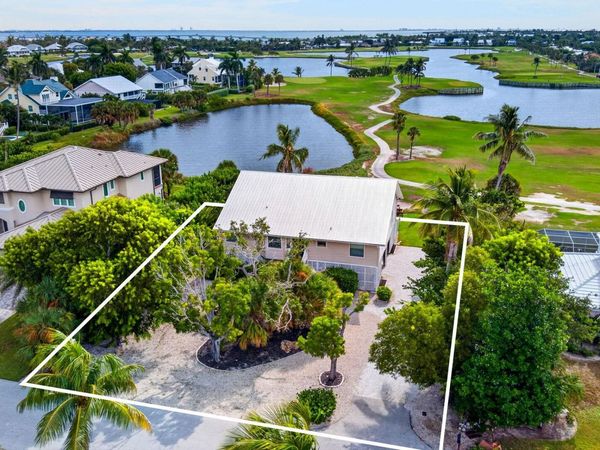 9076 Mockingbird Dr, Sanibel, FL 33957
