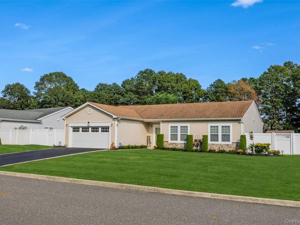 32 Pondview Circle, Shirley, NY 11967