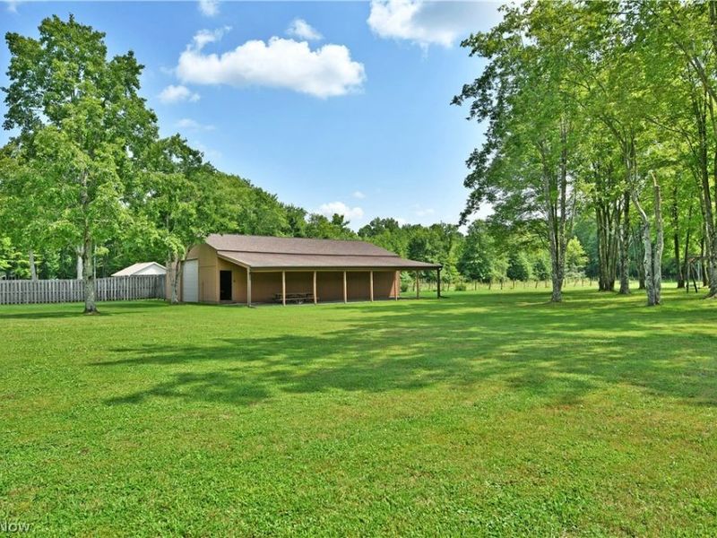 5212 King Graves Road, Vienna, OH 44473 Photo 4