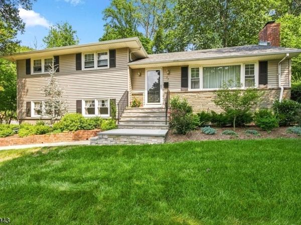 23 Evergreen Dr, Berkeley Heights, NJ 07922