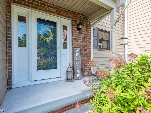 122 Sunrise Dr, Long Hill, NJ 07933