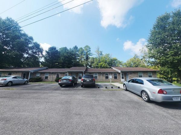 204 Ashwood DR, Unit C, Tazewell, VA 24651