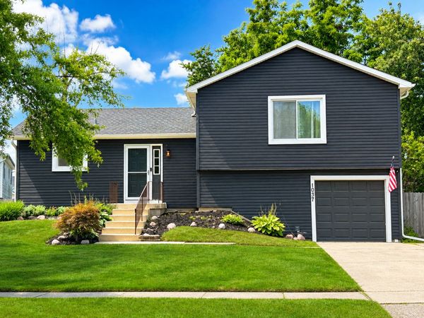 1037 Ridgewood Drive , Bolingbrook, IL 60440