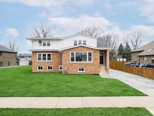 8110 Lockwood Avenue , Burbank, IL 60459