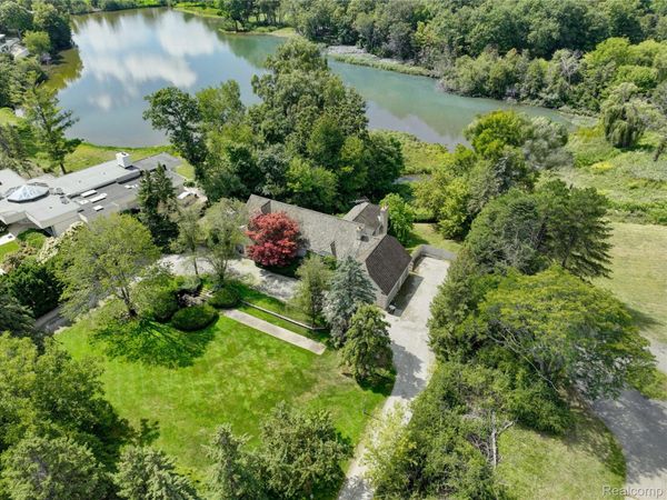 363 Lakewood Drive , Bloomfield Hills, Mi 48304