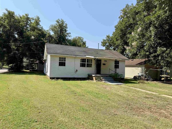 211 W Mckennon St, Clarksville, AR 72830
