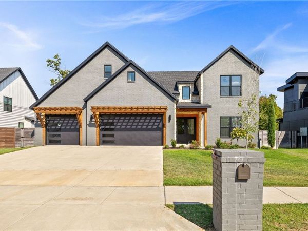 205 SW Autumn Hills Road , Bentonville, AR 72712