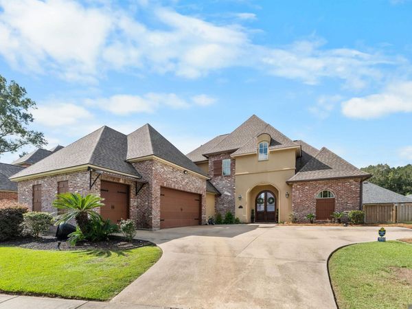 1902 Royal Troon Ct, Zachary, LA 70791