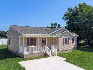 475 North Avenue, Appomattox, VA 24522