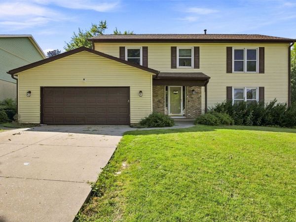 6921 Larkwood Drive NE, Cedar Rapids, IA 52402
