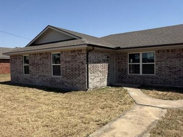 402 N Nolan River Road , Unit B, Cleburne, TX 76033