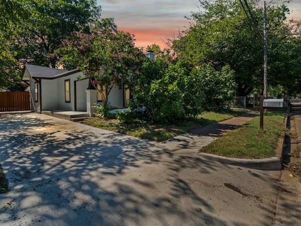 709 N Buffalo Avenue, Cleburne, TX 76033
