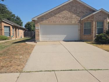 2129 Charmion Lane, Fort Worth, TX 76131