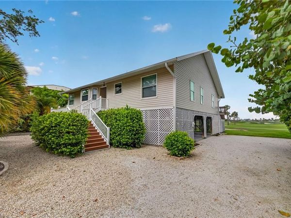9076 Mockingbird DR , SANIBEL, FL 33957