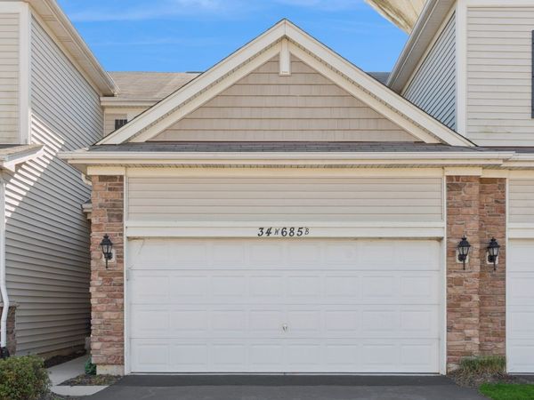 34W685 Roosevelt Avenue , Unit B, St. Charles, IL 60174