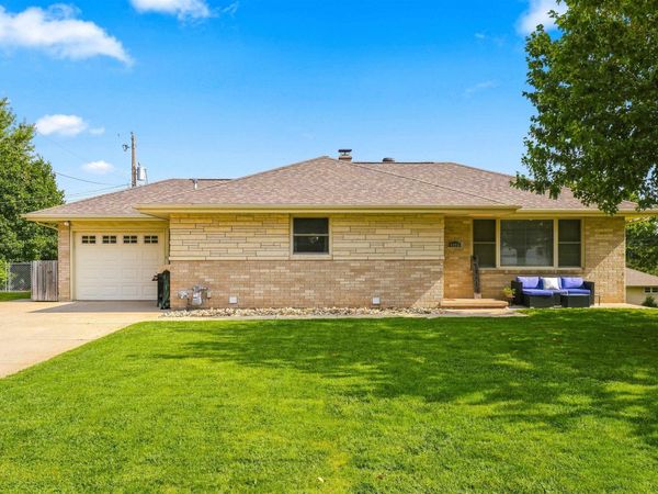 9593 Monticello Drive, Dubuque, IA 52003