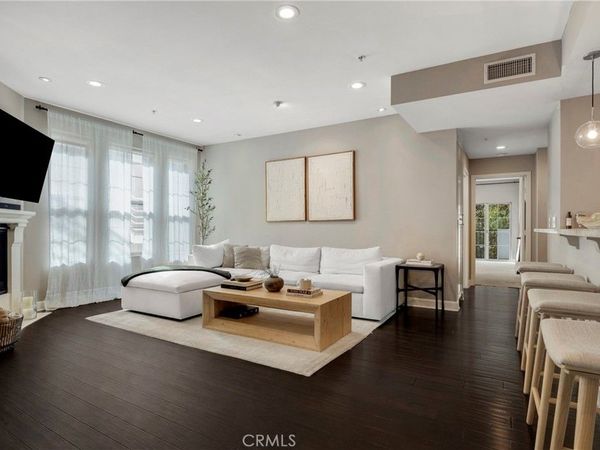 10639 Woodbridge Street, Unit 206, Toluca Lake, CA 91602