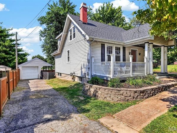 2103 W Randolph Street, St Charles, MO 63301