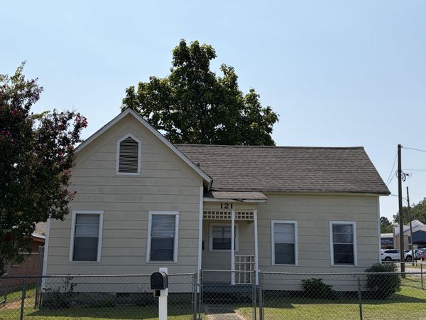 121 S Oak St, Jacksonville, AR 72076
