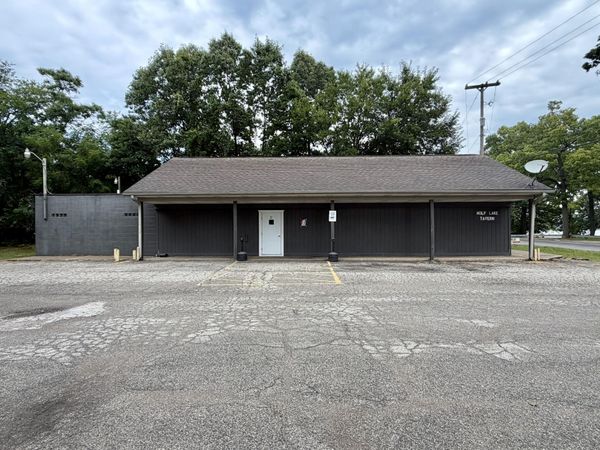 27 S Wolf Lake Road, Muskegon, MI 49442