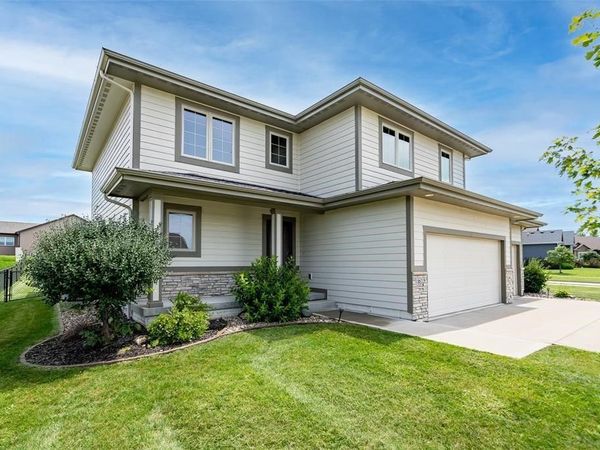 1615 NE Vicksburg Drive , Ankeny, IA 50021