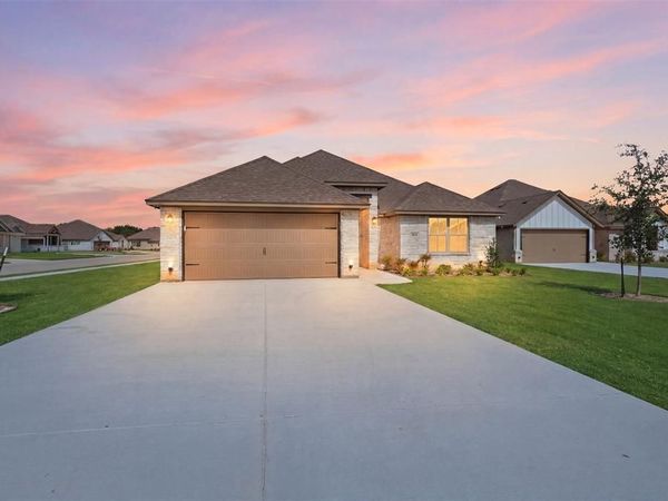 816 Haley Street, Springtown, TX 76082