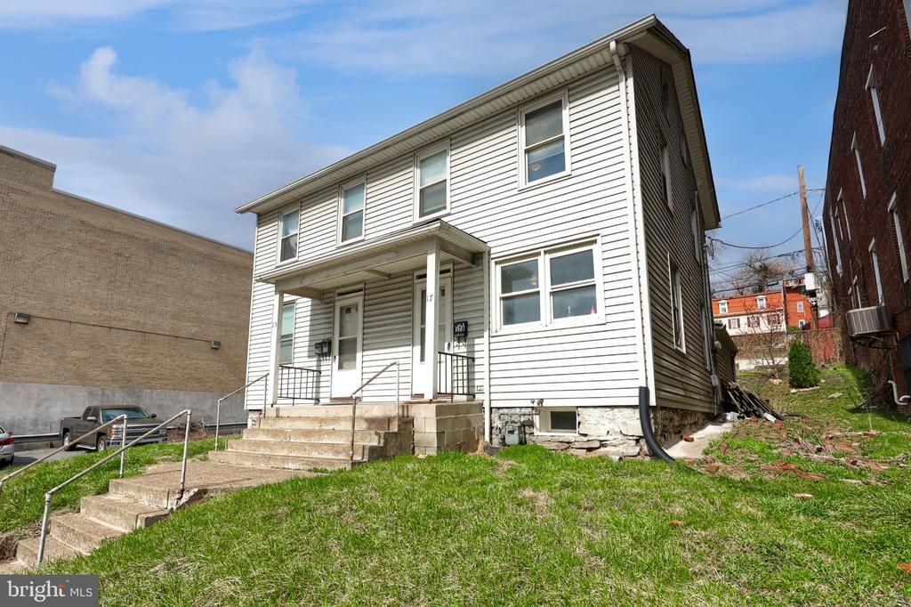 15 S FRONT STREET, STEELTON, PA 17113