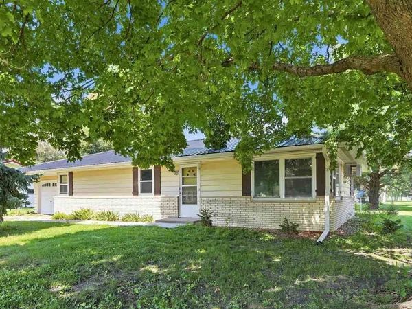 820 E Tyler Street, Washington, IA 52353
