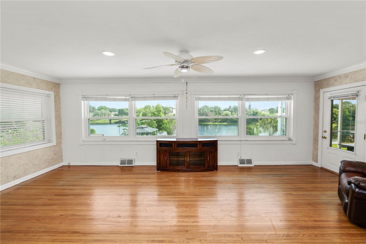 228 W Lake Ina Drive, Winter Haven, FL 33884 Photo